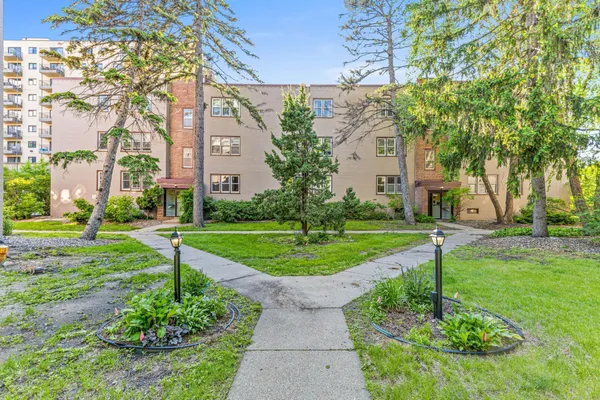 $149,900 | 3136 West Bde Maka Ska Boulevard, Unit 201, Minneapolis, MN 55416