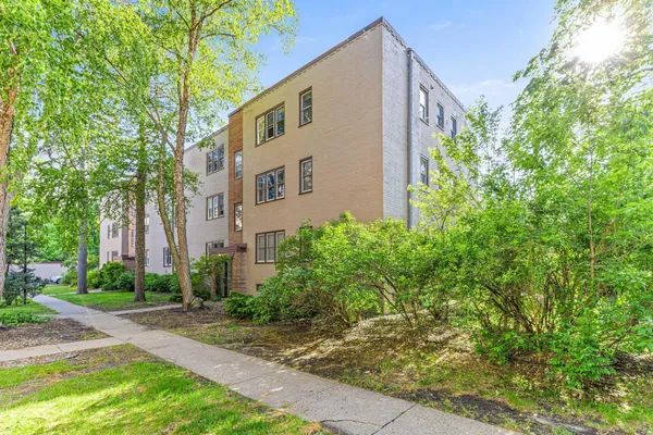 $149,900 | 3136 West Bde Maka Ska Boulevard, Unit 201, Minneapolis, MN 55416
