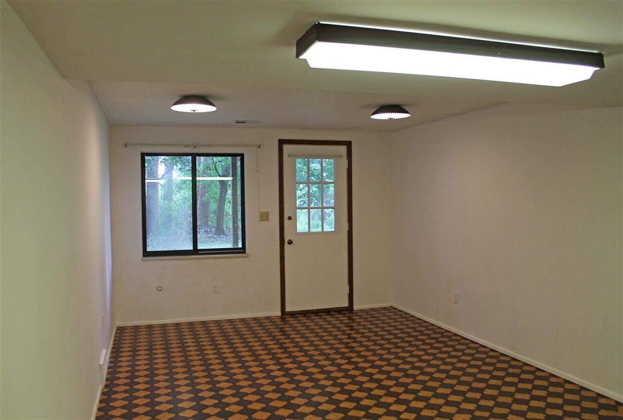 4573 North Seymour Road Flushing, MI 48433 - Photo 36 of 56 50055247-35.JPG