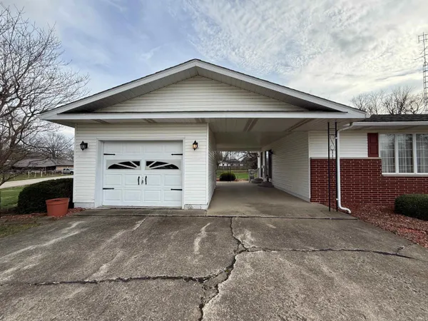 $260,000 | 123 East Harvest Lane, Petersburg, IN 47567