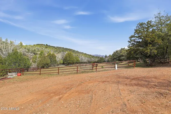 a view of a house with backyard