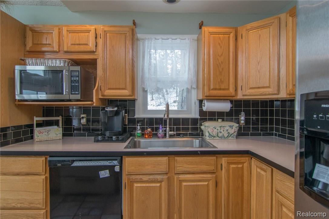 5299 Wayne Road White Lake, MI 48383 - Photo 12 of 52 DSC_0093.jpg