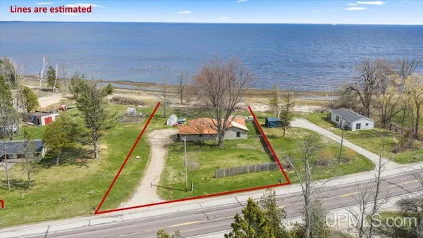 $147,000 | 4160 Highway 35, Escanaba, MI 49829
