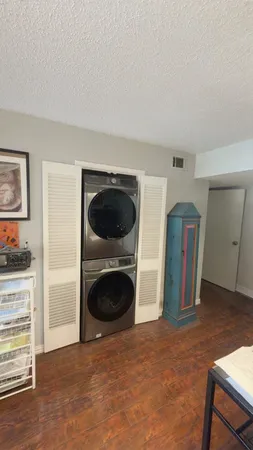 a view of a livingroom with a washer and dryer