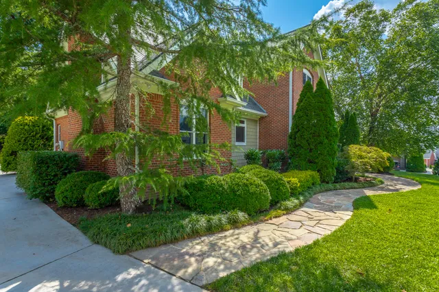 $875,000 | 9542 Legacy Oaks Drive, Ooltewah, TN 37363