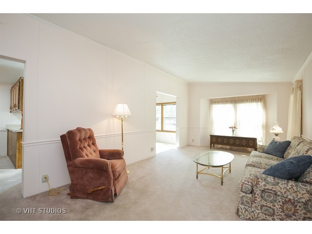 1135 Lakewood Road Elgin, IL 60123 - Photo 3 of 16