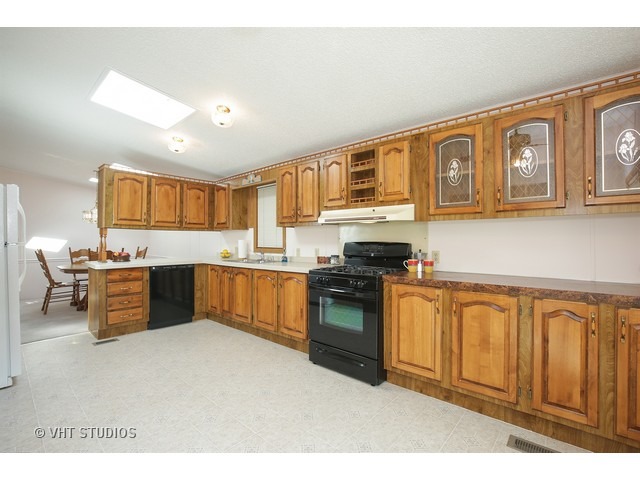 1135 Lakewood Road Elgin, IL 60123 - Photo 4 of 16
