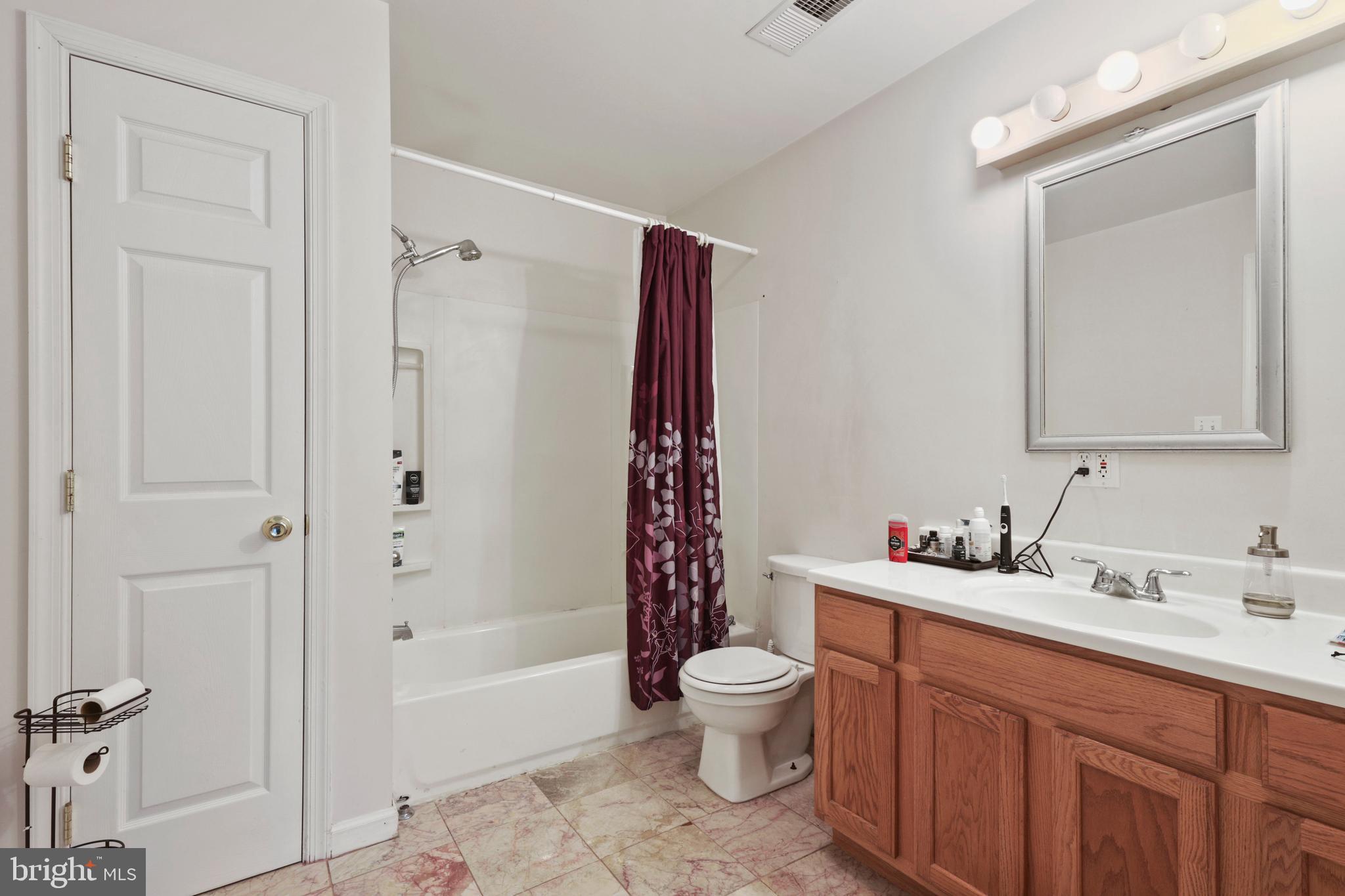 19 Bramleigh Road Lutherville-Timonium, MD 21093 - Photo 21 of 36 Jack & Jill Bath Room ( 2nd Floor )