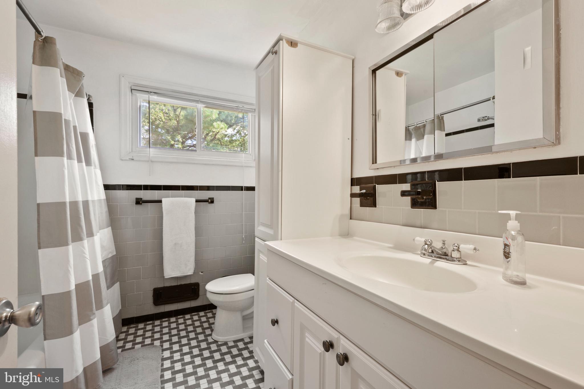19 Bramleigh Road Lutherville-Timonium, MD 21093 - Photo 32 of 36 Full Bath ( 1st Floor )