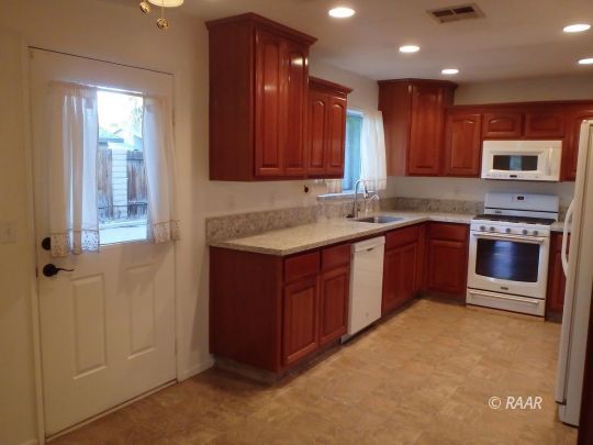 800 Victoria Court Ridgecrest, CA 93555 - Photo 10 of 34