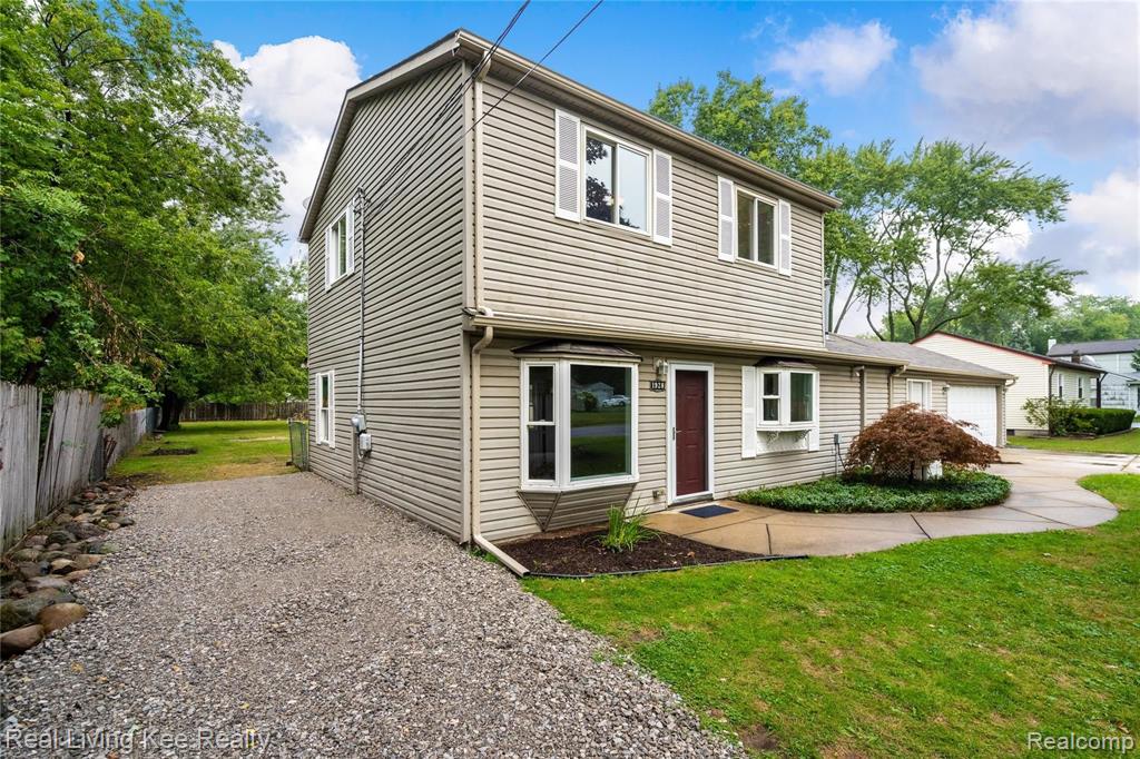 1928 Tamm Avenue Rochester Hills, MI 48309 - Photo 4 of 41