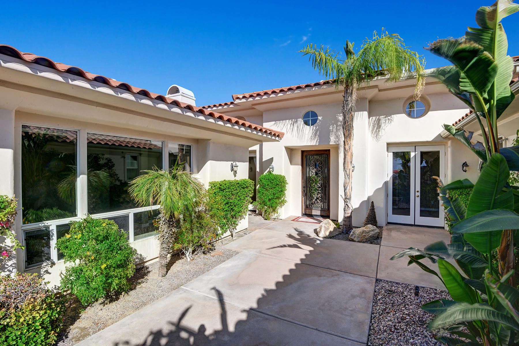 342 Loch Lomond Road Rancho Mirage, CA 92270 - Photo 3 of 35 ENTRY COURTYARD MLS