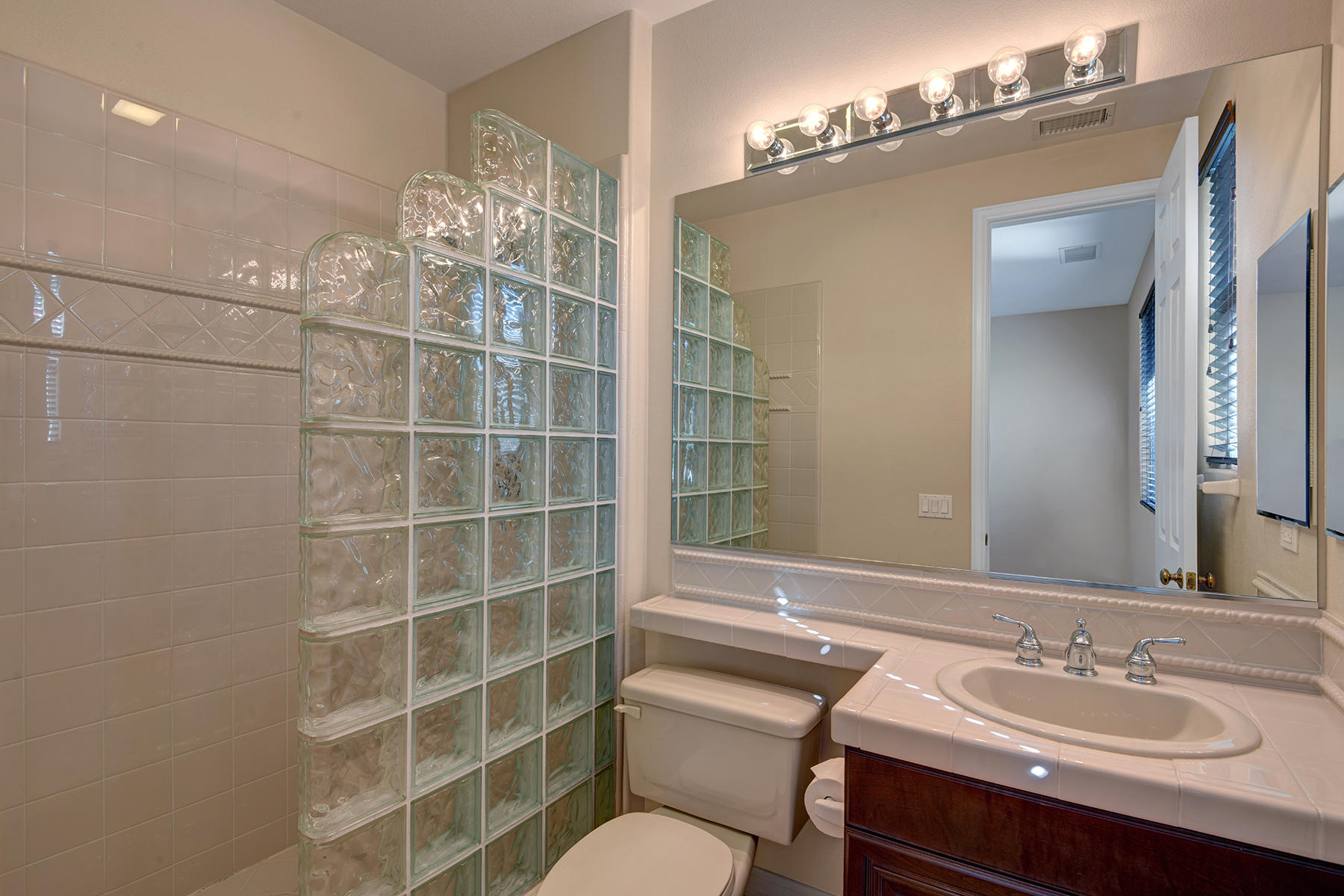 342 Loch Lomond Road Rancho Mirage, CA 92270 - Photo 22 of 35 GUEST BEDROOM 2 BATHROOM MLS