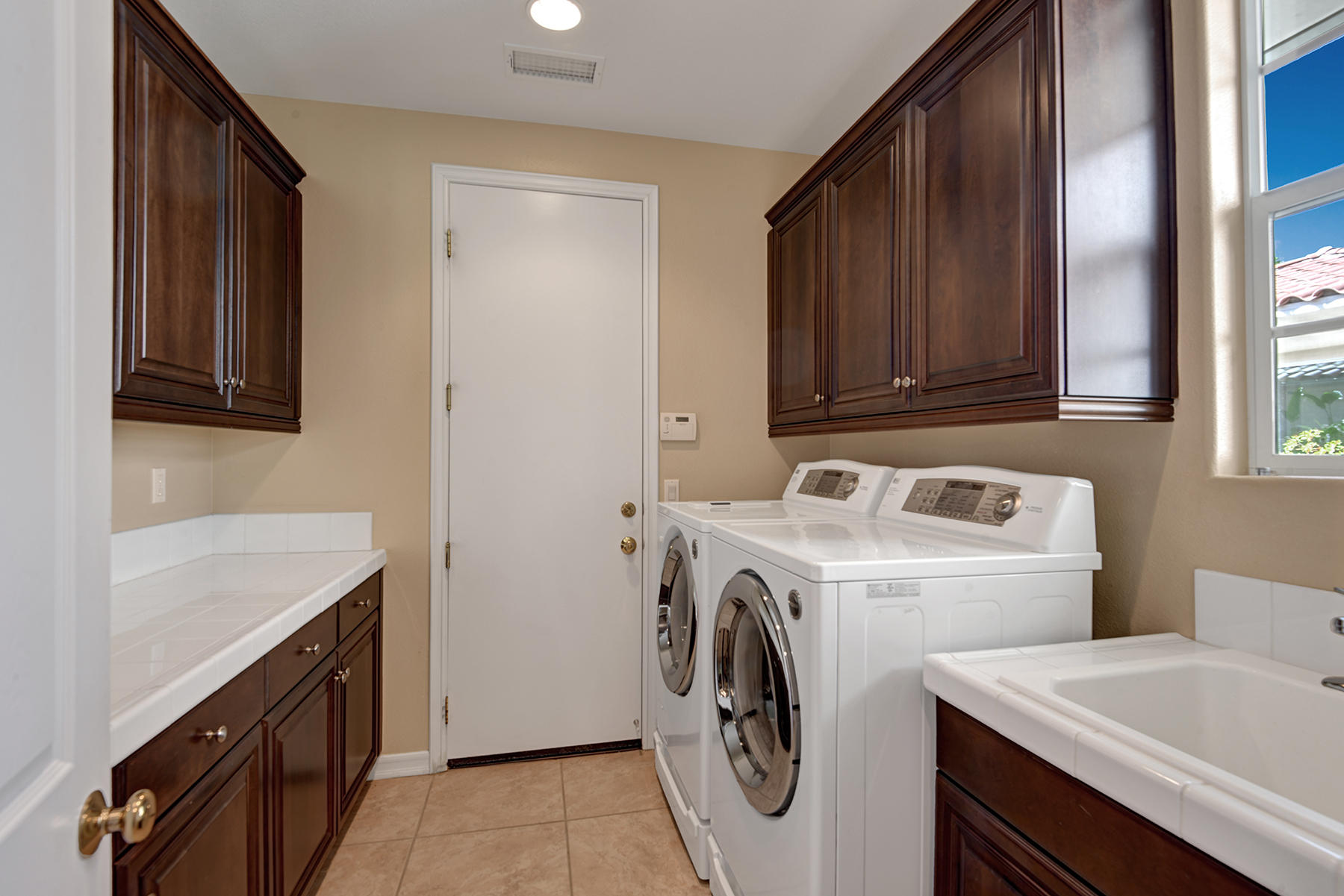 342 Loch Lomond Road Rancho Mirage, CA 92270 - Photo 27 of 35 UTILITY ROOM MLS