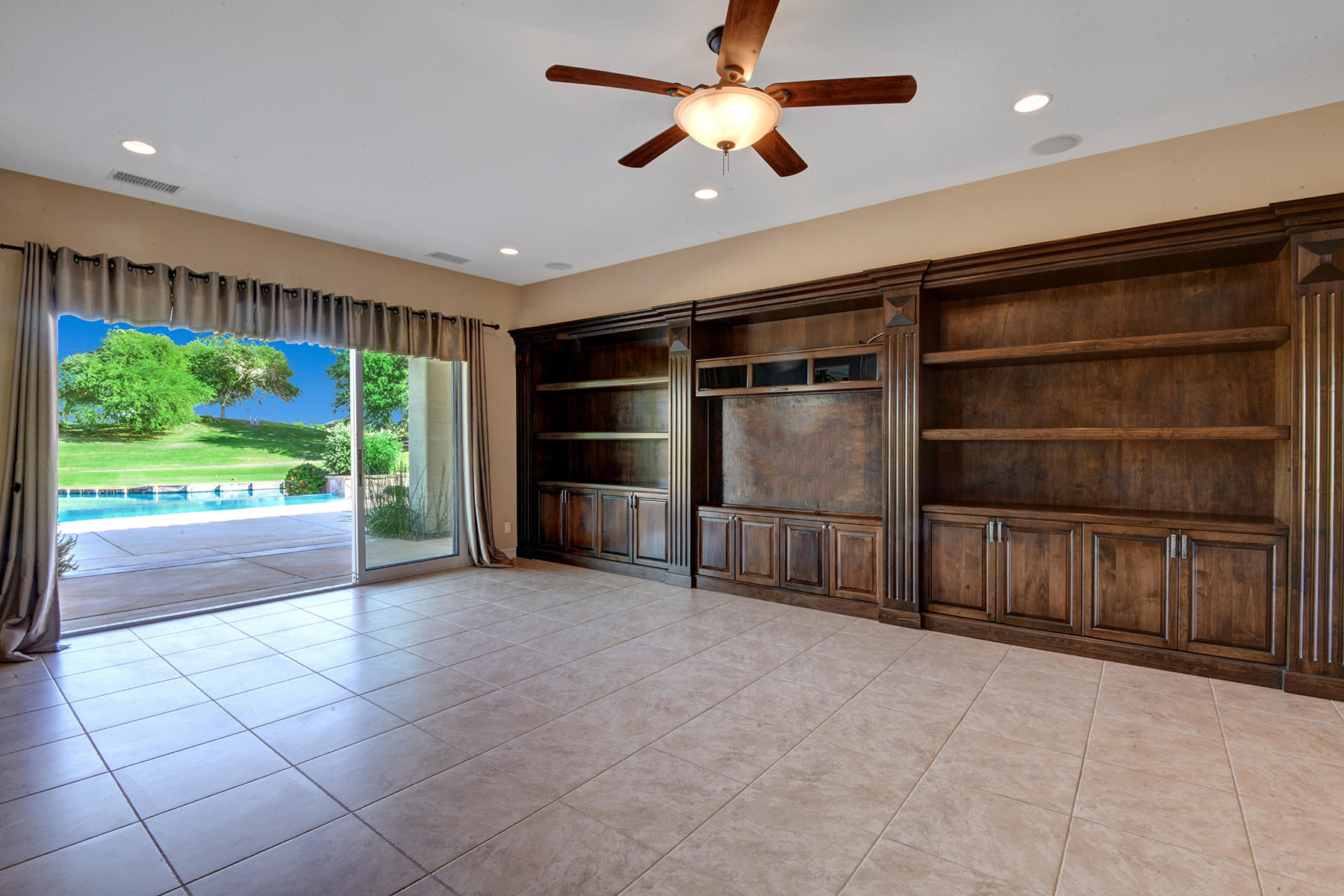 342 Loch Lomond Road Rancho Mirage, CA 92270 - Photo 8 of 35 LIVING ROOM BUILT IN TO POOL AND VIEW ML