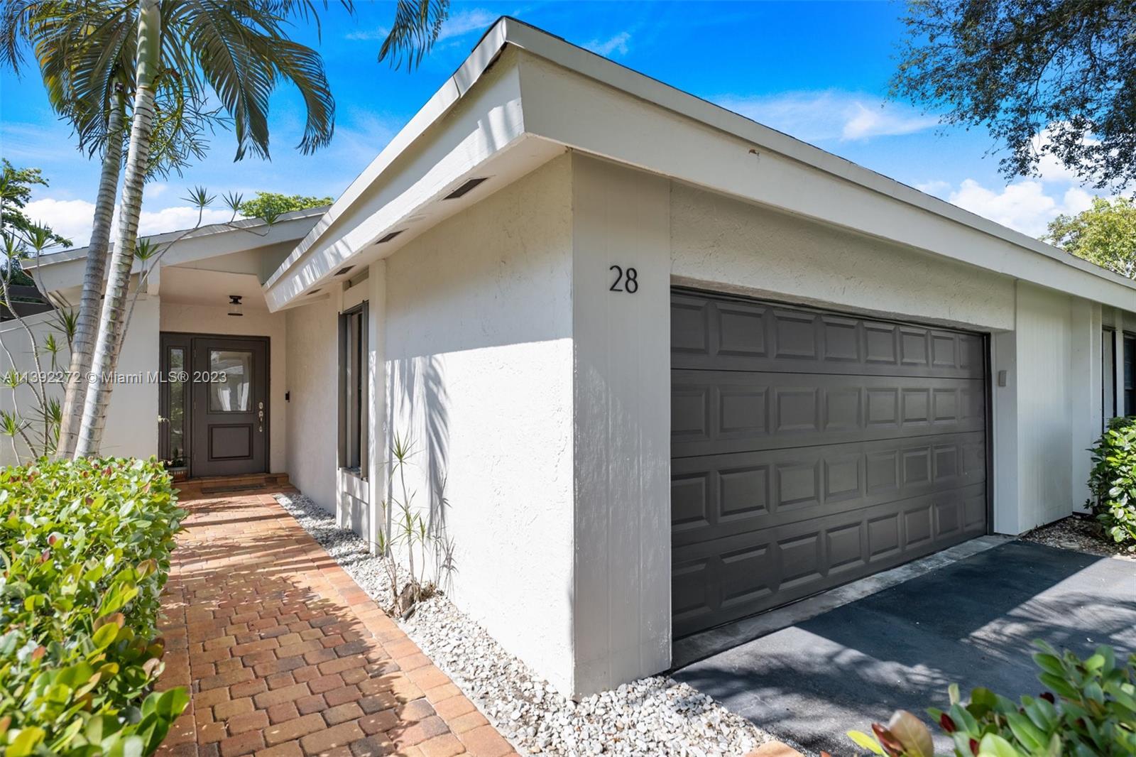 28 Cedar Road Hollywood, FL 33021 - Photo 3 of 43 a view of house with small space