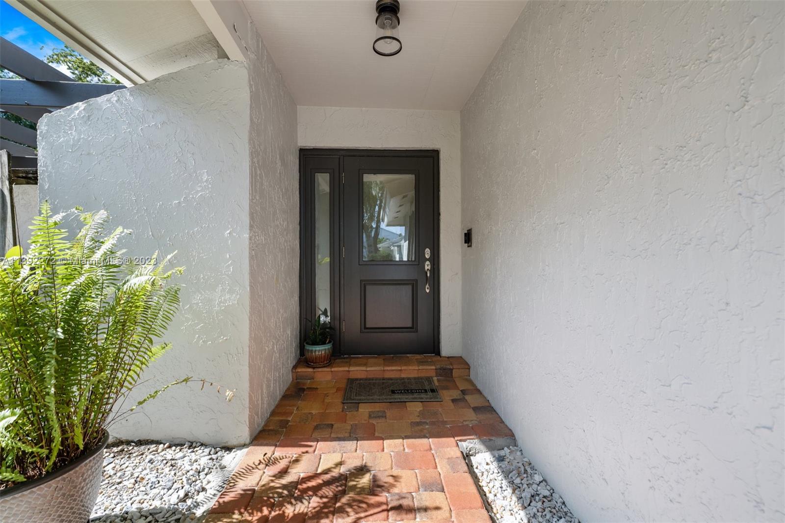 28 Cedar Road Hollywood, FL 33021 - Photo 4 of 43 a view of entryway with a rug
