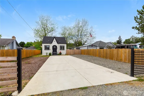 $469,500 | 9402 Portland Avenue East, Tacoma, WA 98445