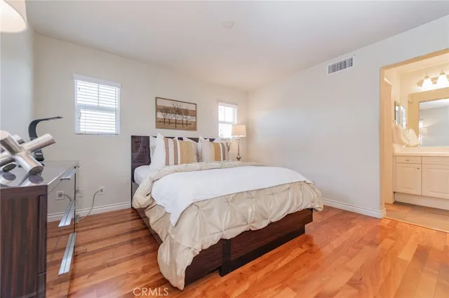 $1,158,000 | 10 Flyers Lane, Tustin, CA 92782