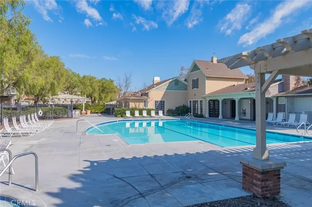 $1,158,000 | 10 Flyers Lane, Tustin, CA 92782