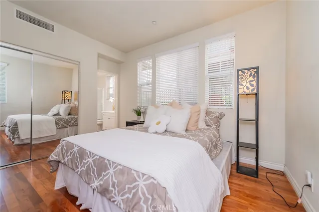 $1,158,000 | 10 Flyers Lane, Tustin, CA 92782