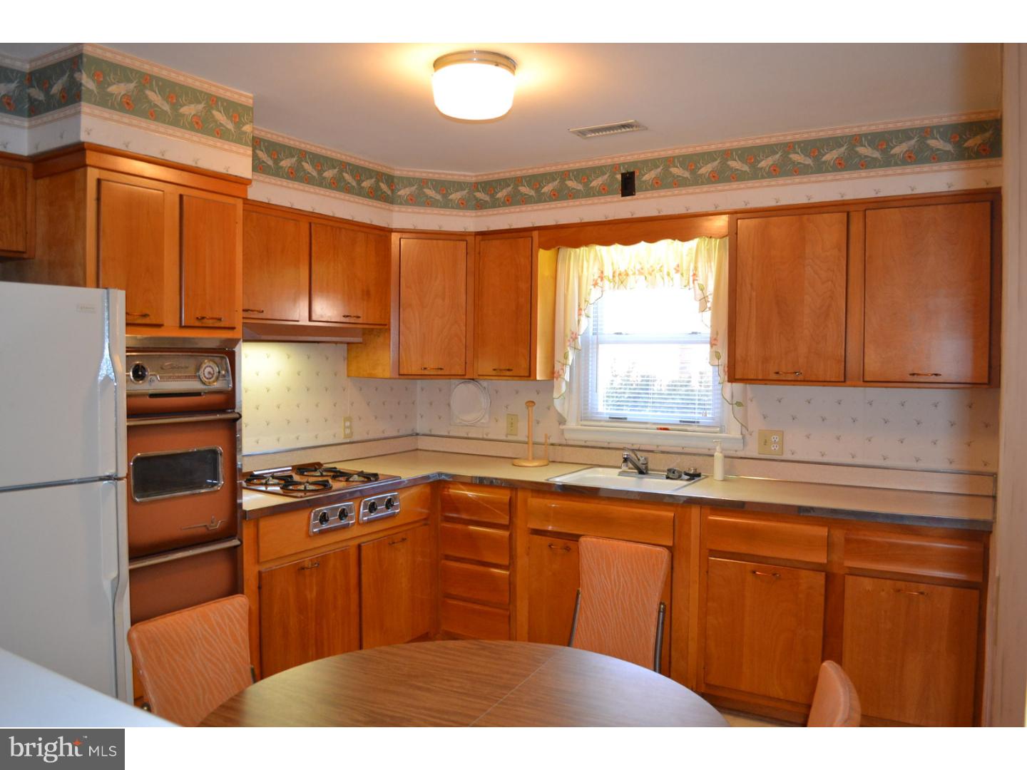 9004 Cloverly Road Philadelphia, PA 19136 - Photo 12 of 25 Kitchen