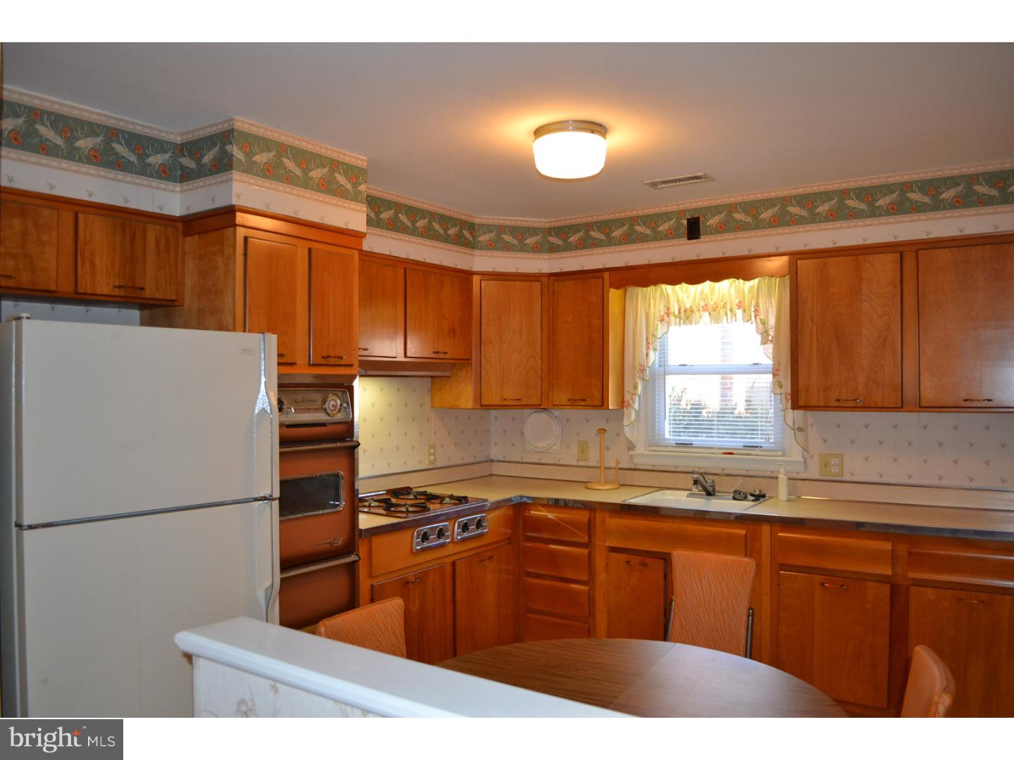 9004 Cloverly Road Philadelphia, PA 19136 - Photo 13 of 25 Kitchen