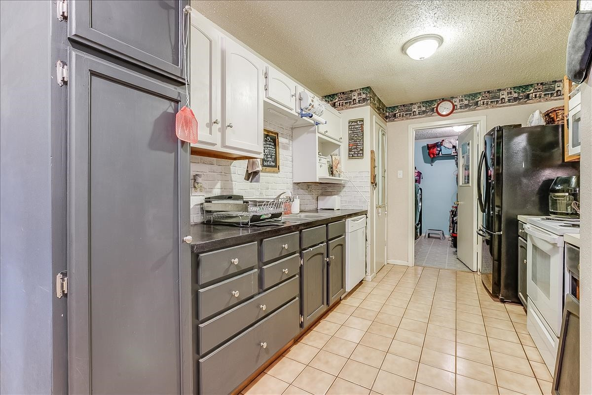 1621 70th Street Lubbock, TX 79412 - Photo 5 of 12 Photo 5