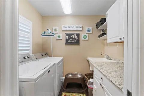 a view of back yard of the house