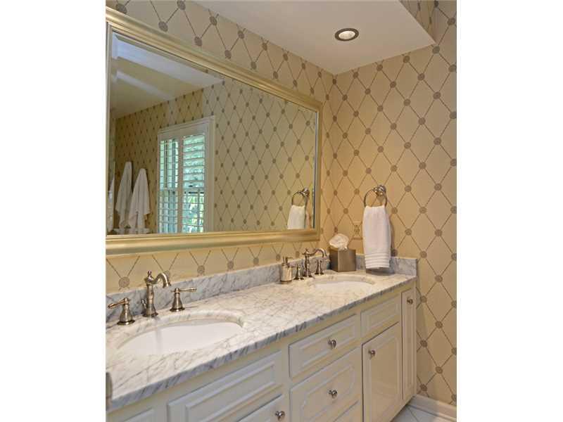 377 Fox Chapel Road Fox Chapel, PA 15238 - Photo 19 of 25 Full Bath. The upper level s main bath provides a convenient double-bowl vanity.