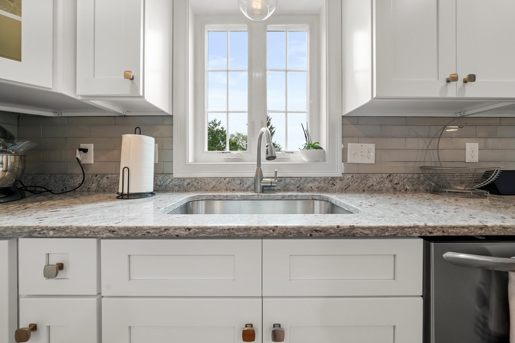 26 Lanesboro Road Worcester, MA 01606 - Photo 11 of 29 Gallery Image 11