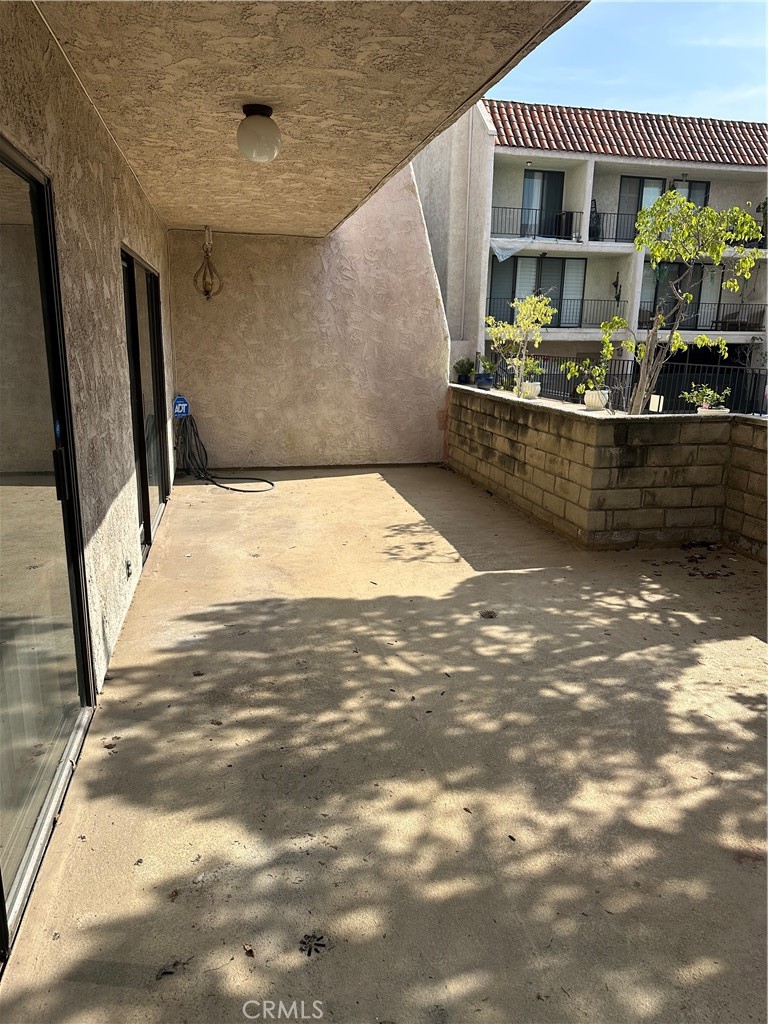 1401 Valley View Road, Unit 129 Glendale, CA 91202 - Photo 12 of 17 Large private patio