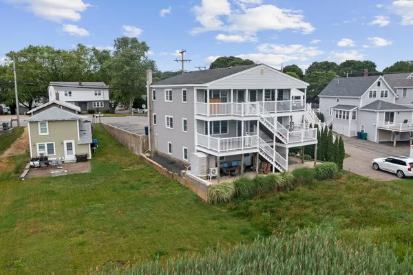 $3,000 | 497 Winnacunnet Road, Unit 1, Hampton, NH 03842