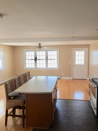 $3,000 | 497 Winnacunnet Road, Unit 1, Hampton, NH 03842