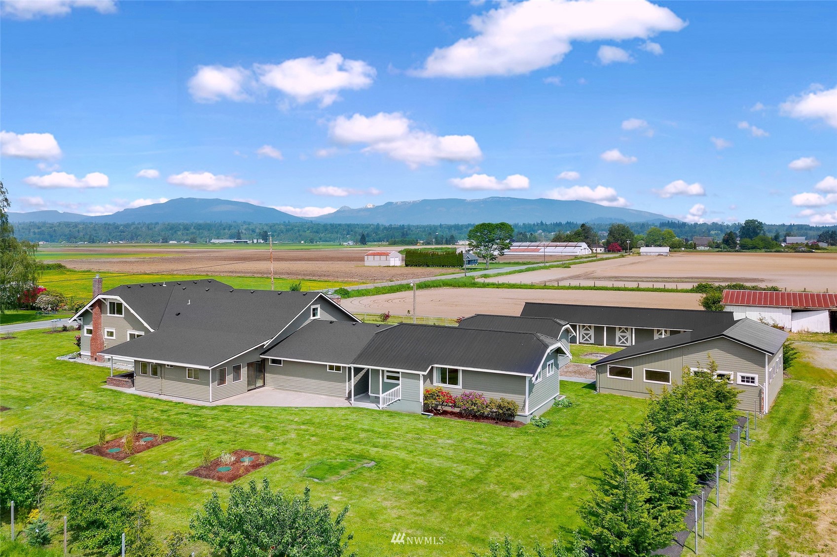 15694 Field Road Bow, WA 98232 - Photo 4 of 40 Gallery Image 4