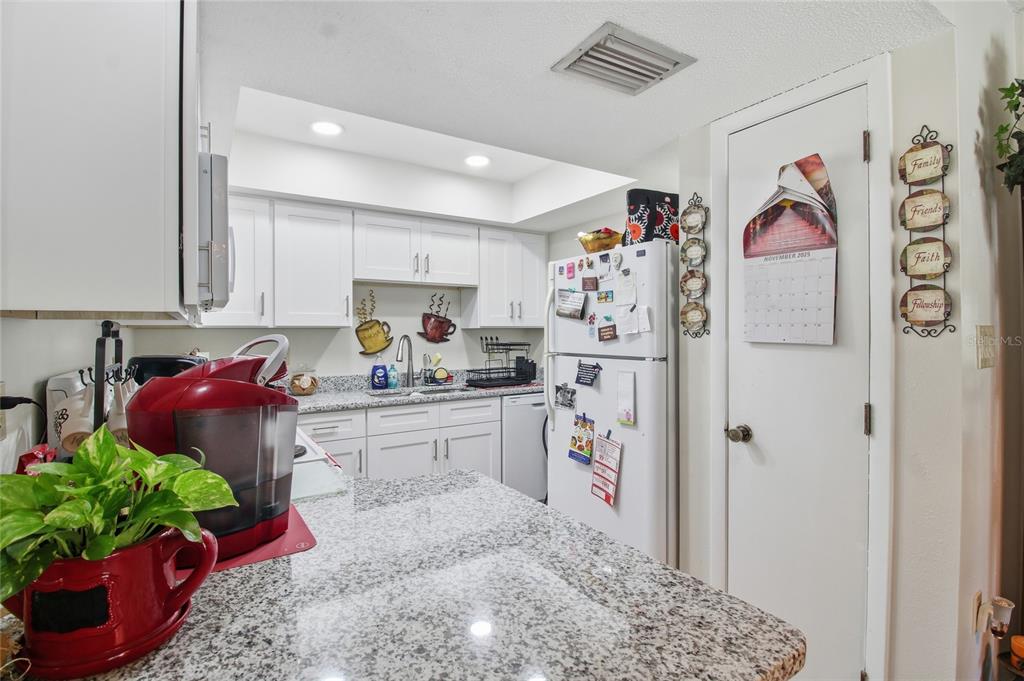 4602 Sandy Lane Lakeland, FL 33813 - Photo 13 of 50