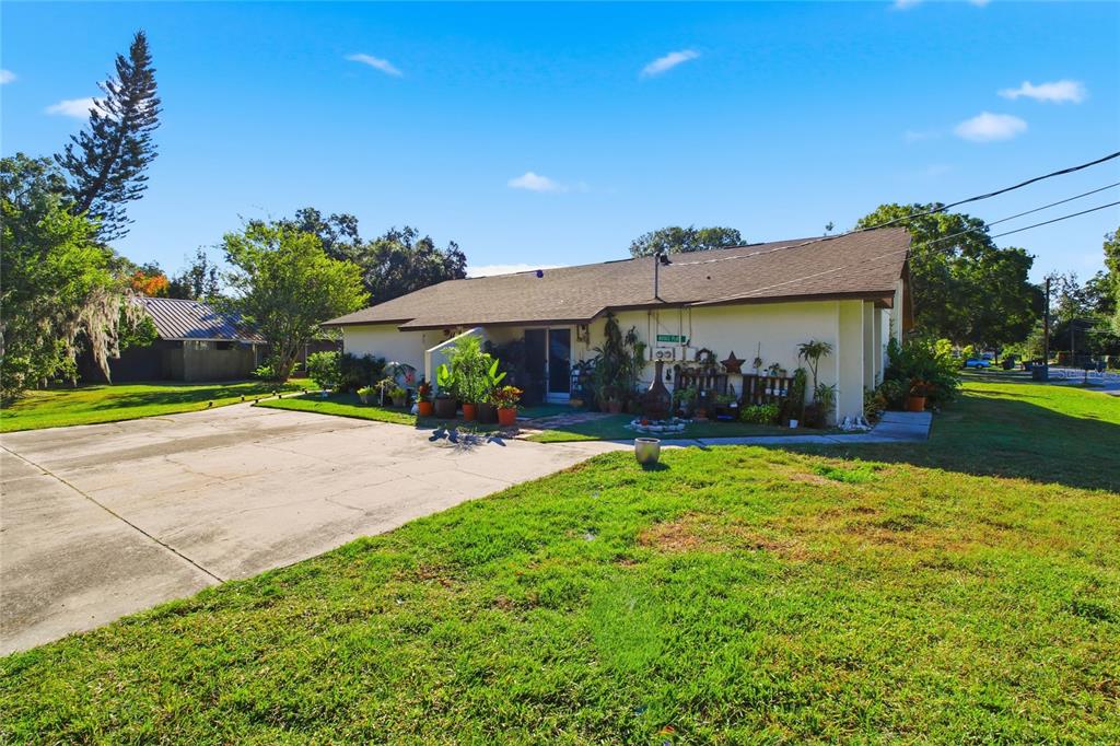 4602 Sandy Lane Lakeland, FL 33813 - Photo 3 of 50