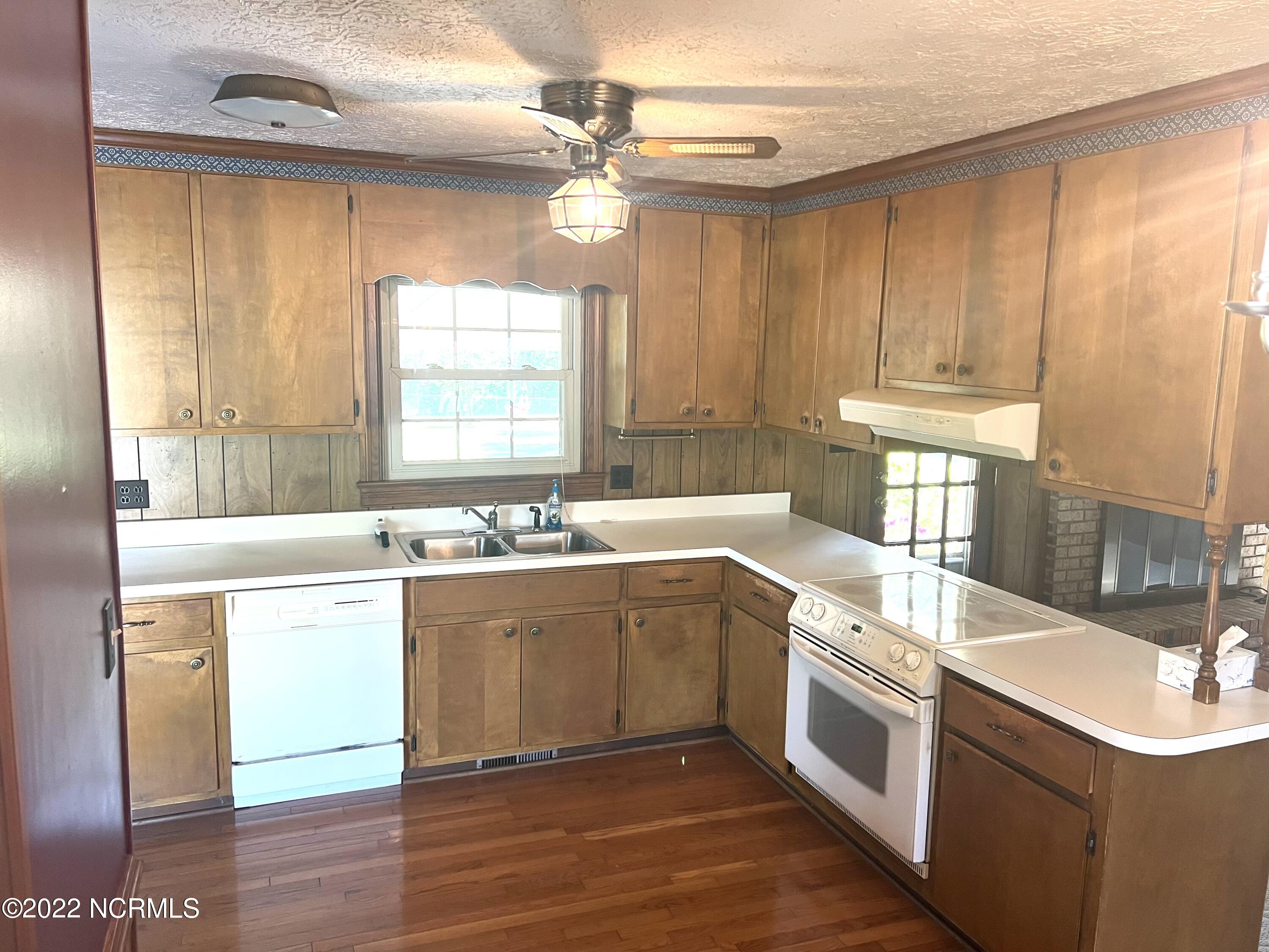 1112 Sunnybrook Road South Wilson, NC 27893 - Photo 8 of 17 IMG_3339