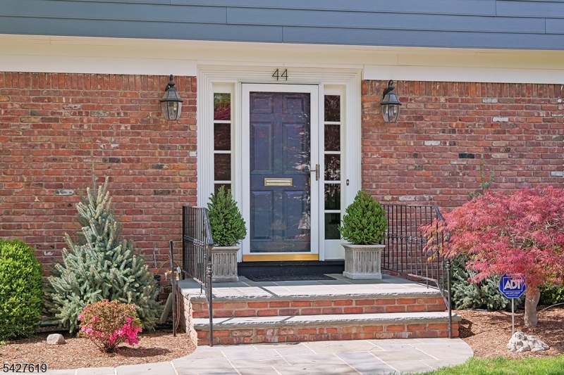44 Londonderry Way Summit, NJ 07901 - Photo 2 of 40