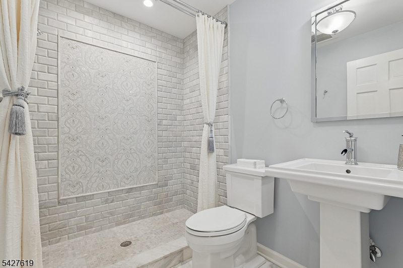 44 Londonderry Way Summit, NJ 07901 - Photo 31 of 40