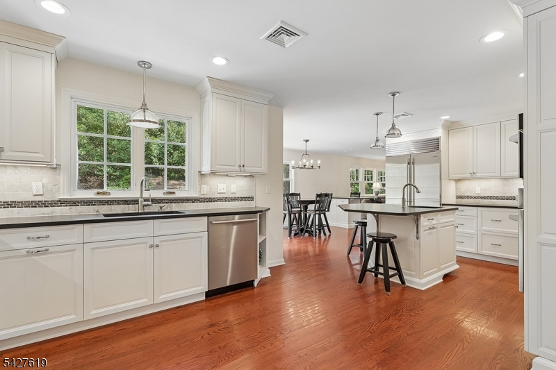 44 Londonderry Way Summit, NJ 07901 - Photo 9 of 40