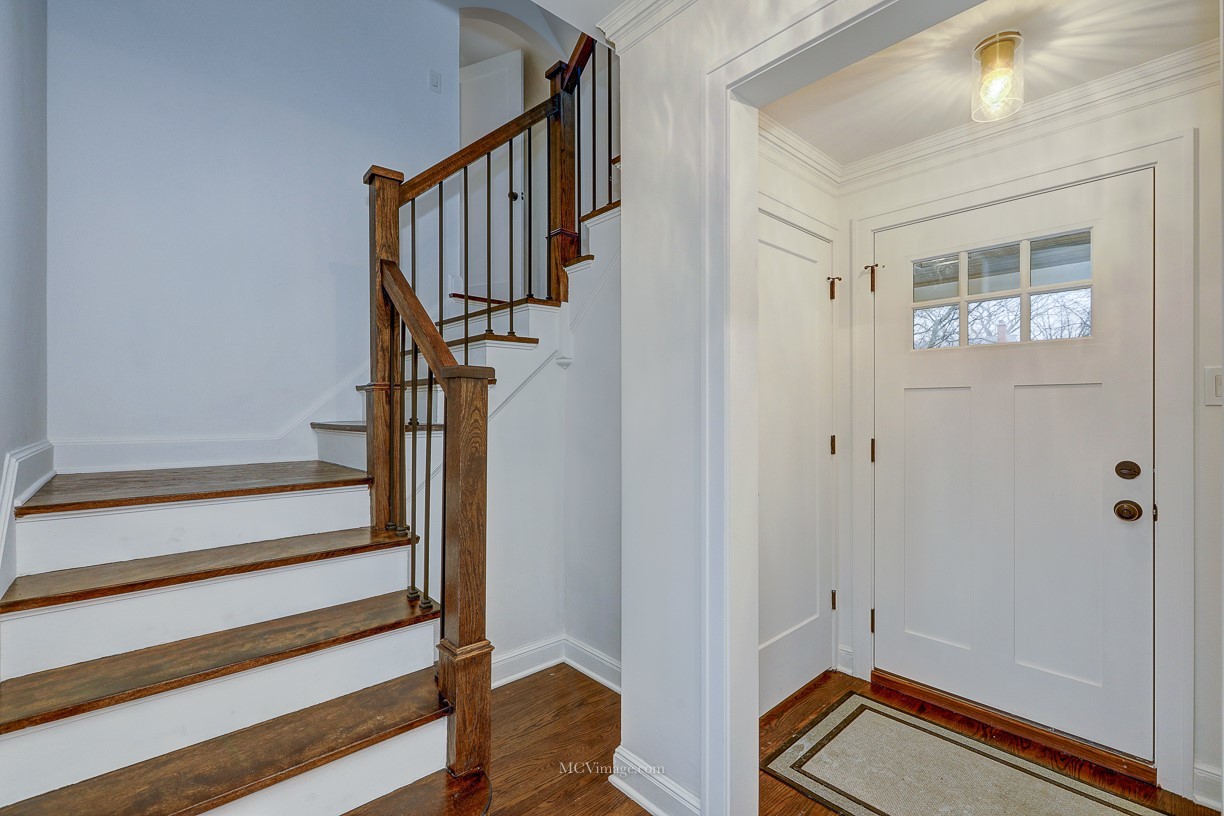 336 Nuttall Road Riverside, IL 60546 - Photo 4 of 34