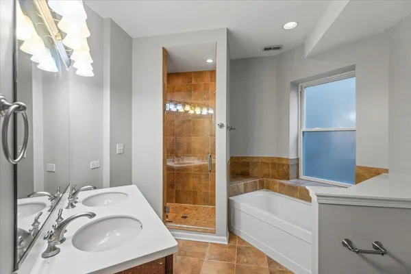 $2,845 | 7717 North Marshfield Avenue, Unit 2, Chicago, IL 60626