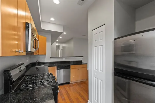 $2,845 | 7717 North Marshfield Avenue, Unit 2, Chicago, IL 60626