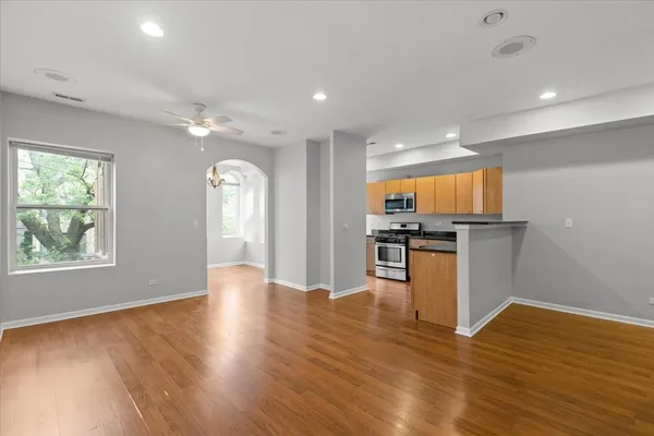 $2,845 | 7717 North Marshfield Avenue, Unit 2, Chicago, IL 60626