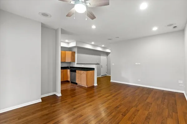 $2,845 | 7717 North Marshfield Avenue, Unit 2, Chicago, IL 60626