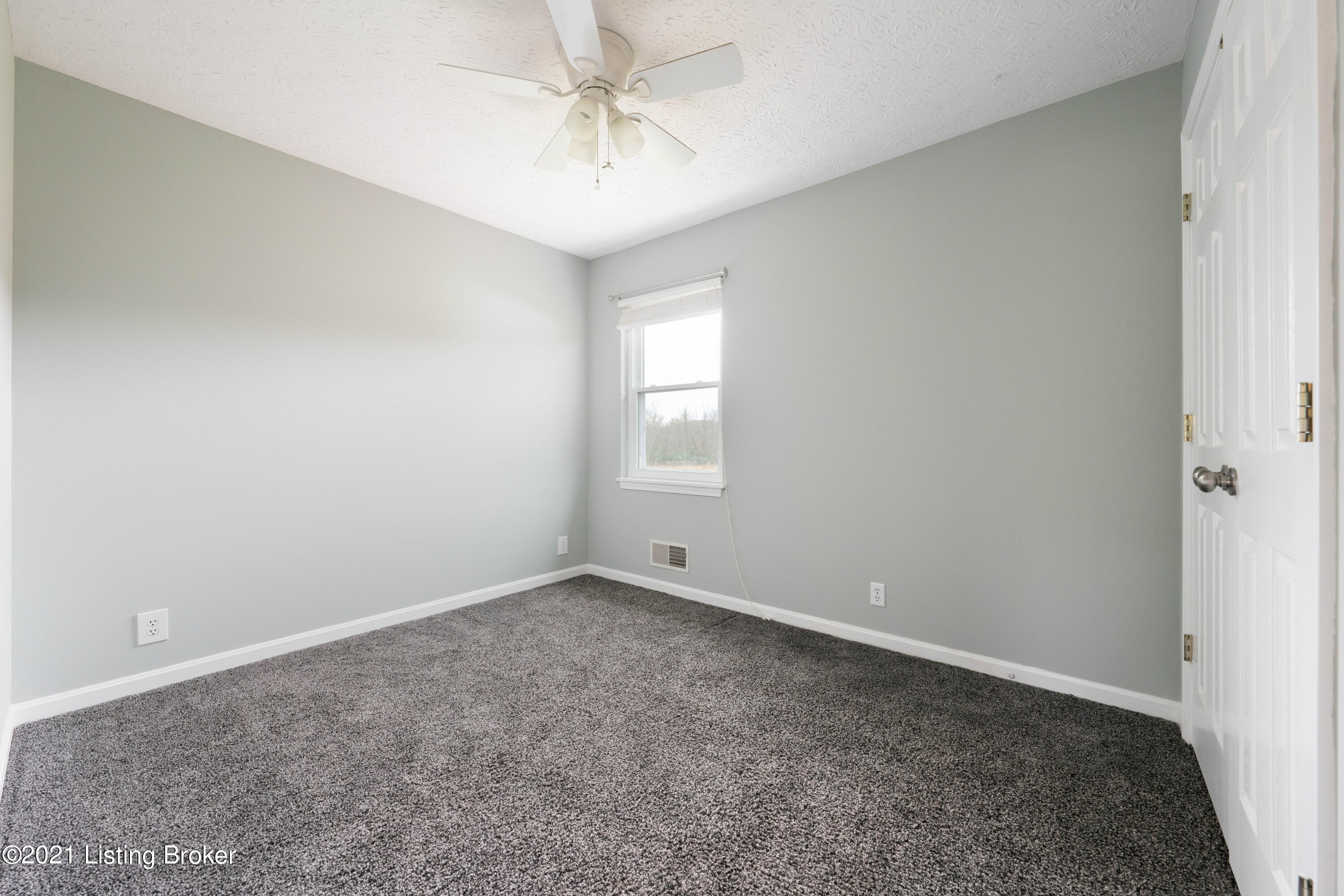 8200 Stout Road Louisville, KY 40291 - Photo 27 of 47 8200 Stout Rd-22