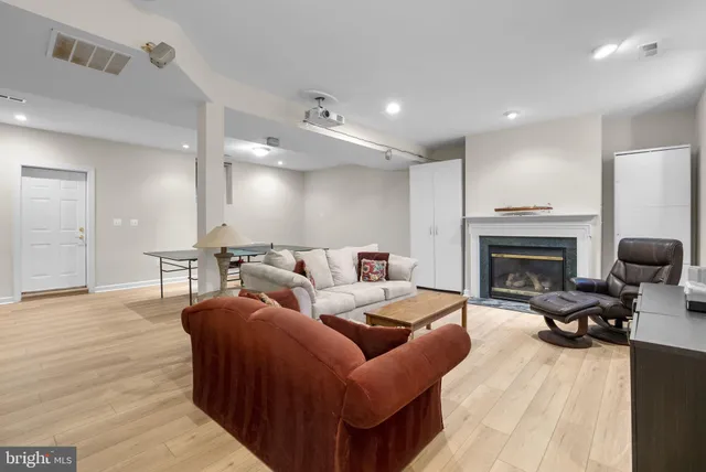 $1,550,000 | 921 Lake Drive, Arnold, MD 21012