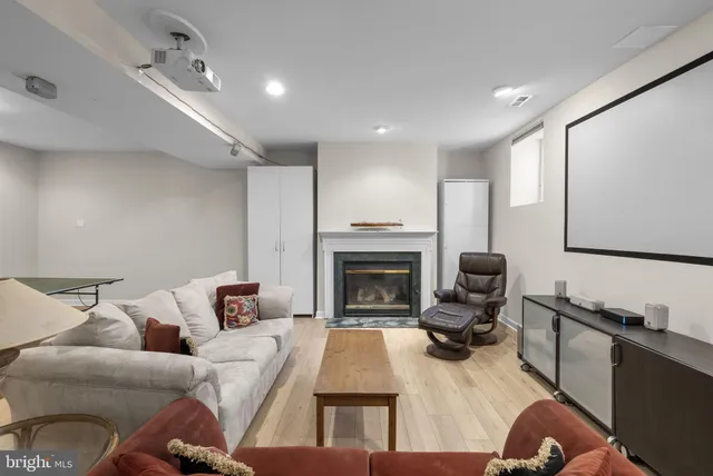 $1,550,000 | 921 Lake Drive, Arnold, MD 21012