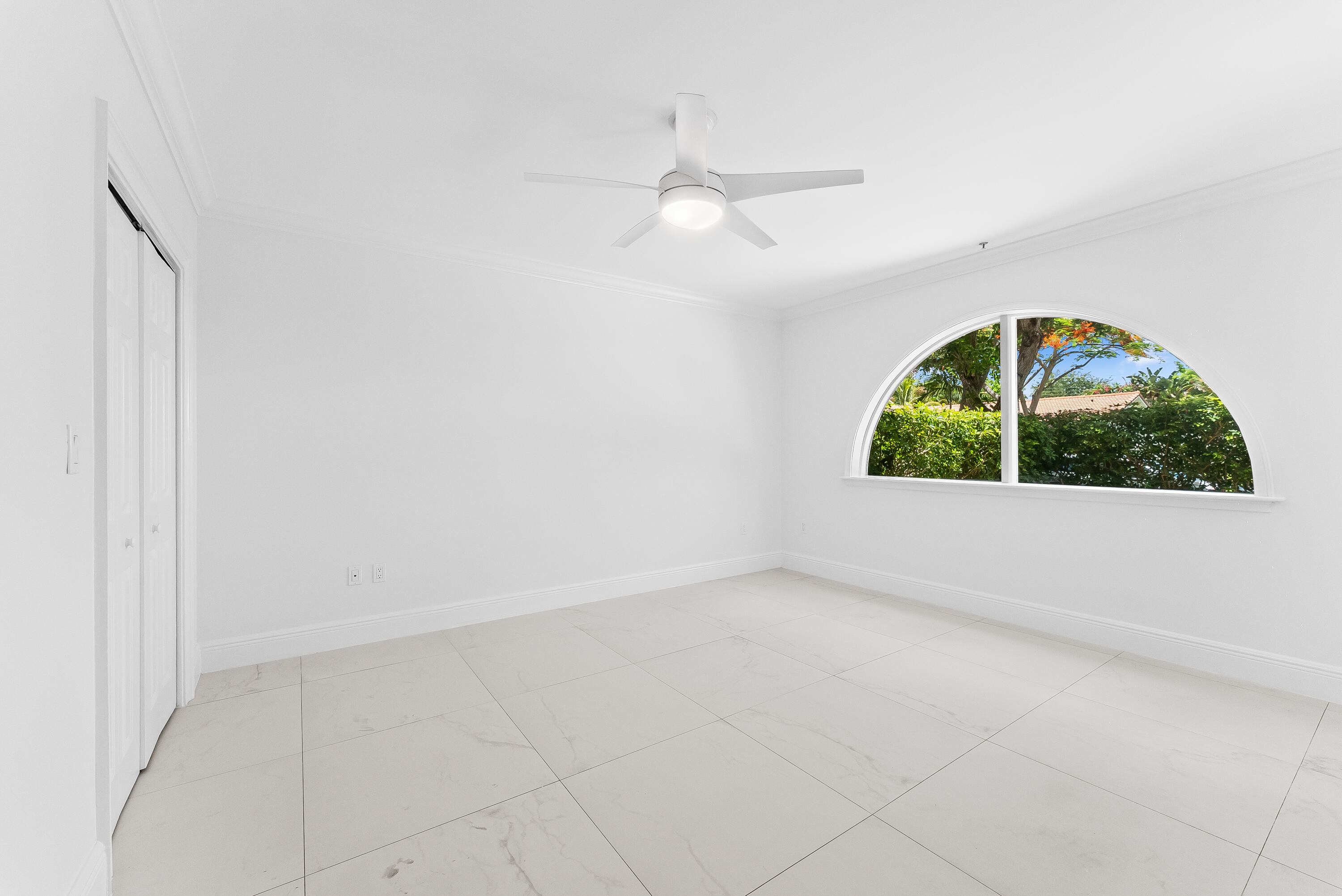 456 East Boca Raton Road Boca Raton, FL 33432 - Photo 12 of 33 an empty room with a window
